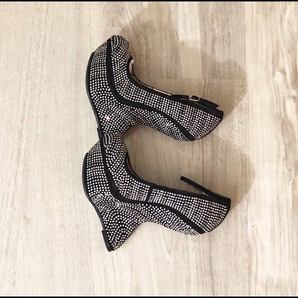 NWOT Steve Madden Gossip Pump with rhinestones. - Picture 2 of 9